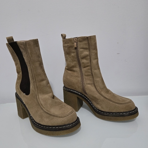 Aqua Moda CANADA- NEW- Waterproof Suede Camel Boots. Size 39/8-8.5 - Picture 4 of 12